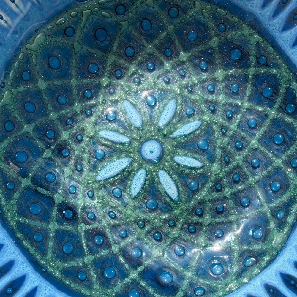 RARE! - Vintage Higginsware Art Glass Bowl, "Blue Arabesque", 8.25”W x 2.75”H - Picture 2 of 10